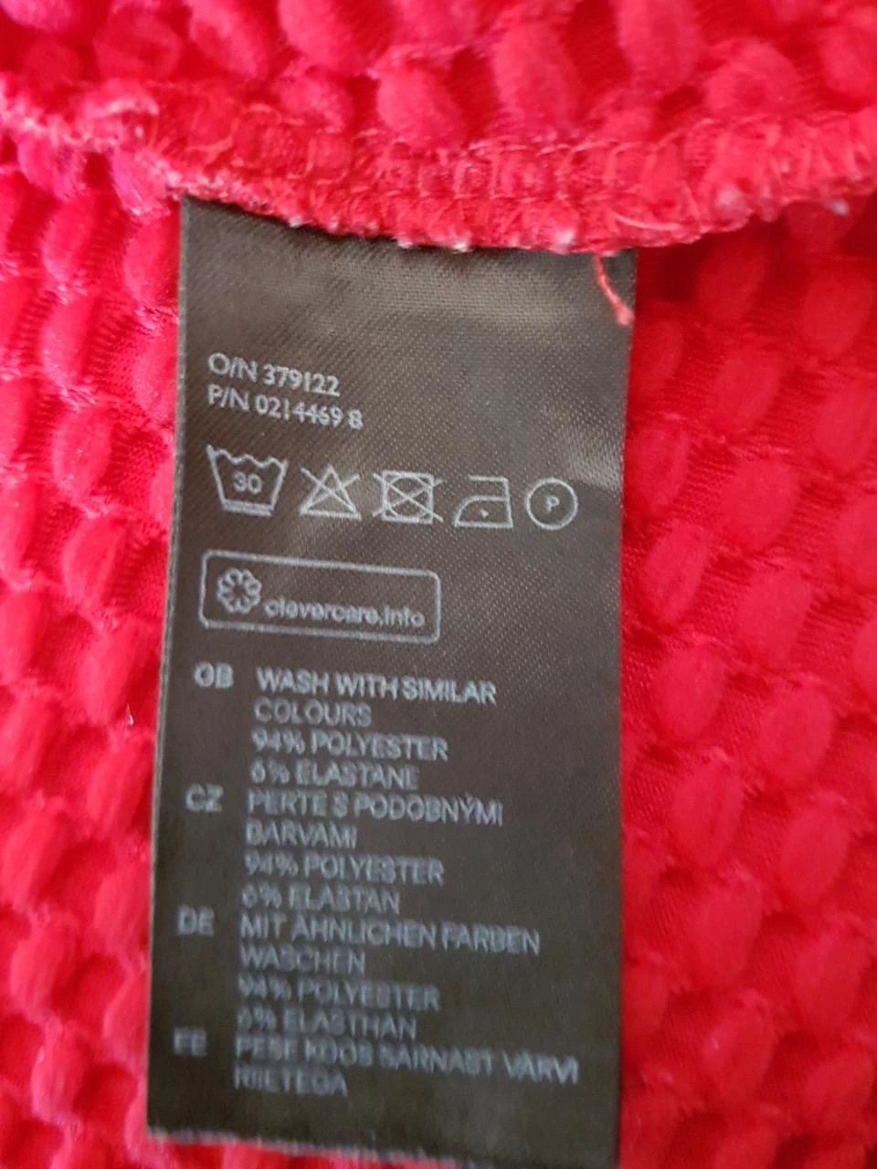 Robe vermelha em tecido texturizado – photo 5